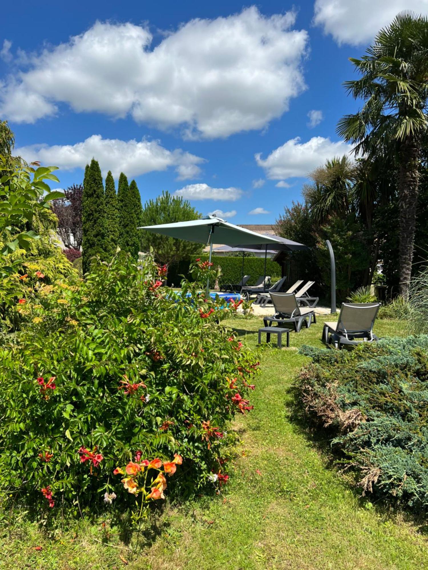 Logis Hotel-Restaurant Les Voyageurs La Coquille Экстерьер фото