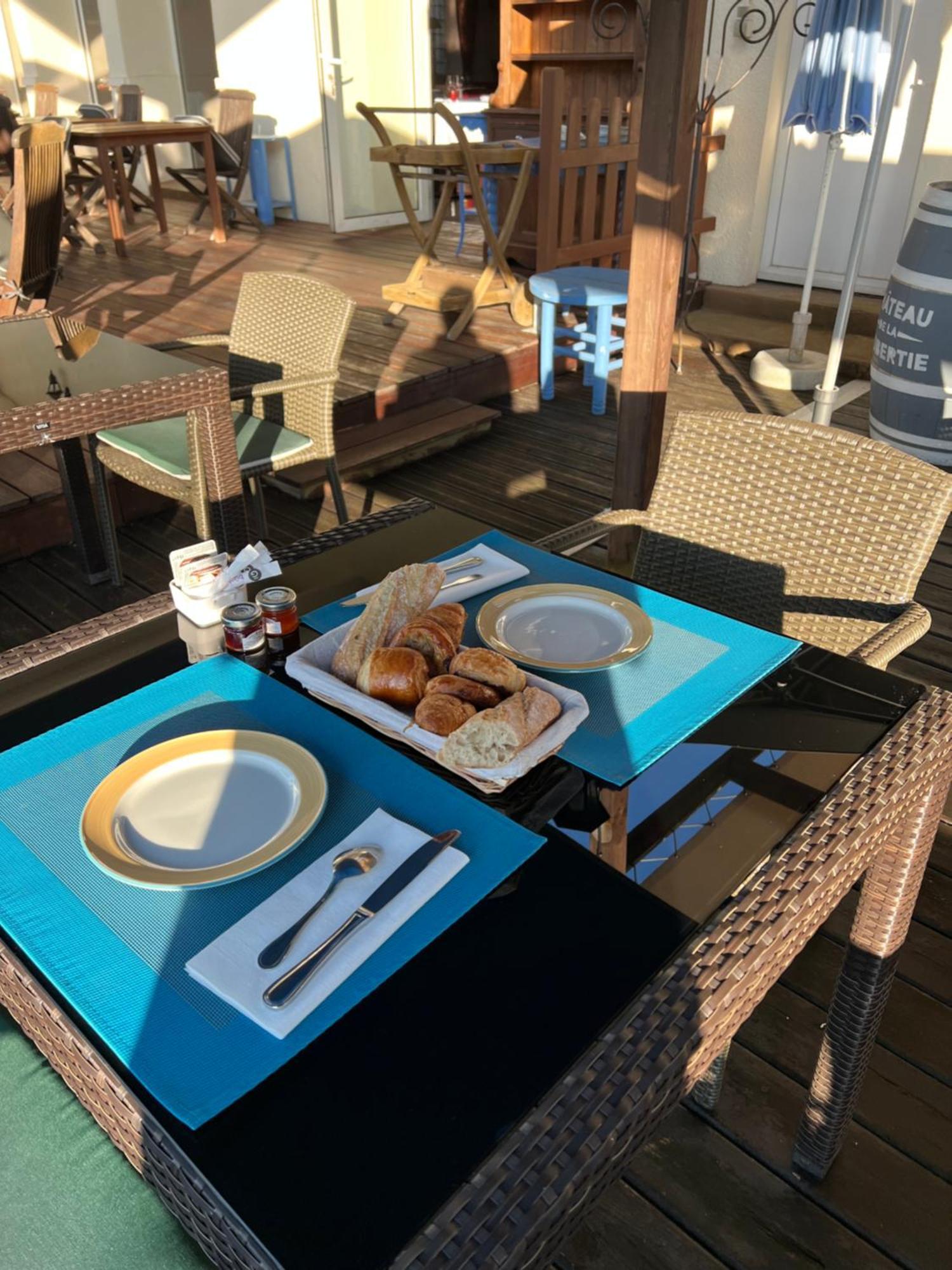Logis Hotel-Restaurant Les Voyageurs La Coquille Экстерьер фото
