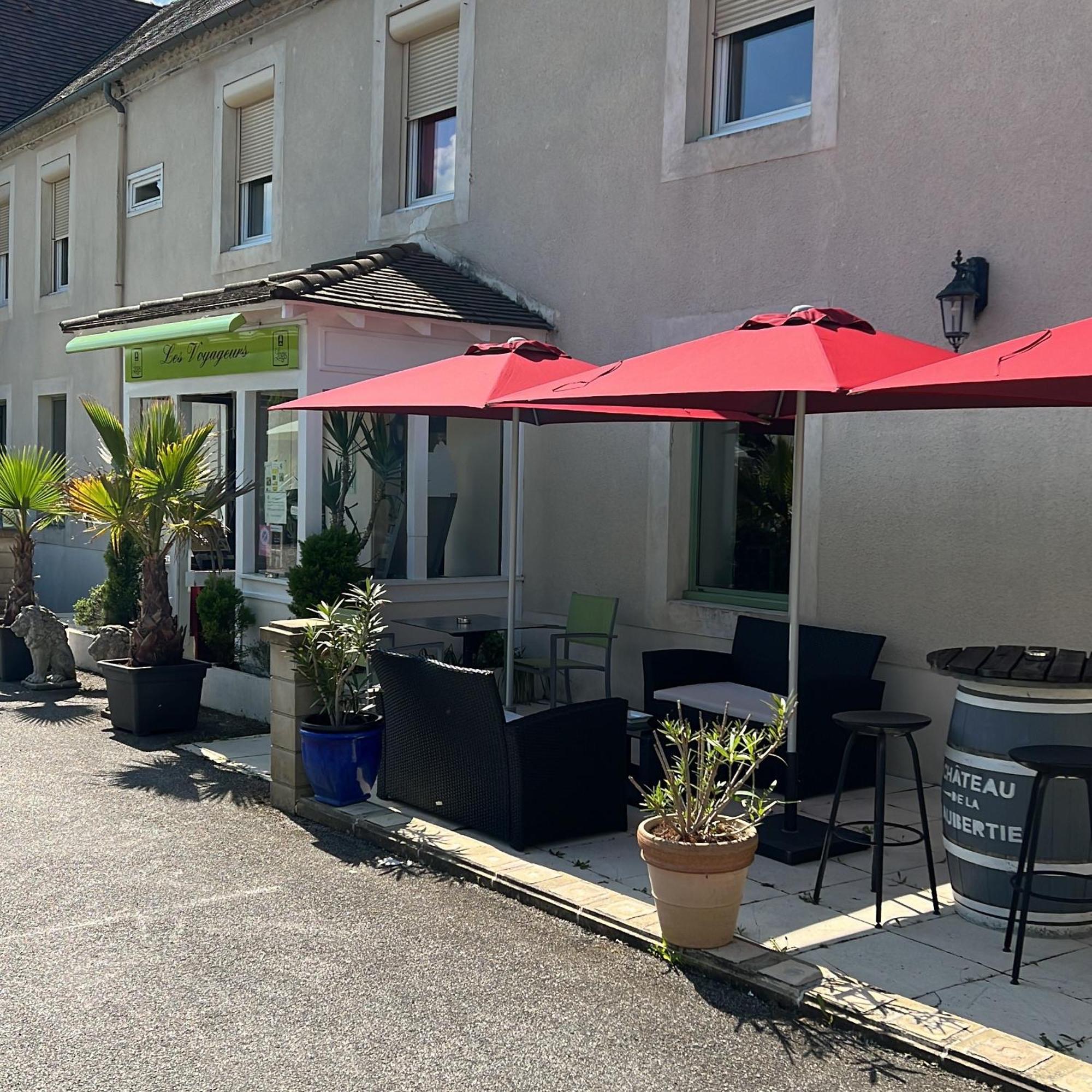 Logis Hotel-Restaurant Les Voyageurs La Coquille Экстерьер фото