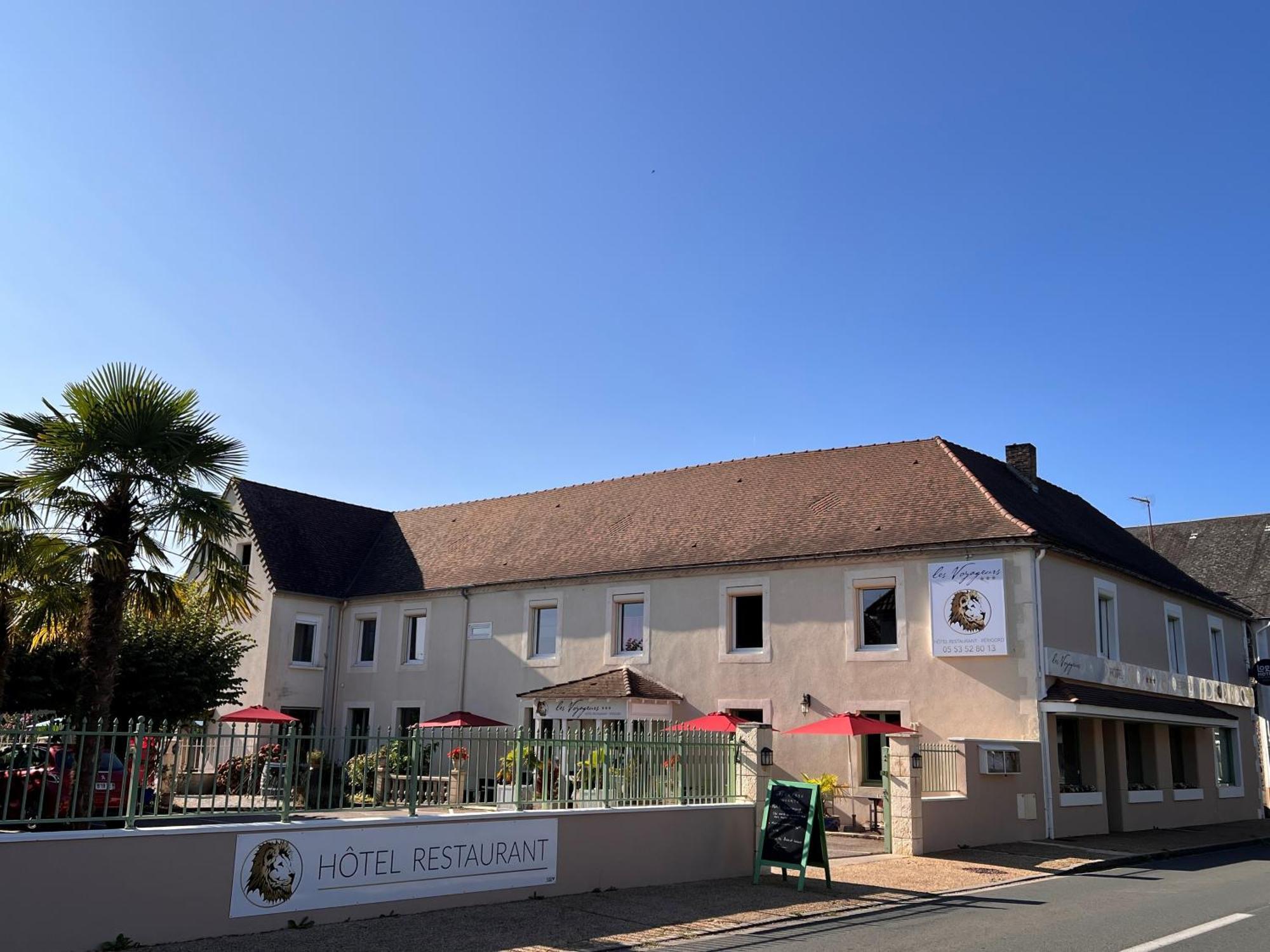 Logis Hotel-Restaurant Les Voyageurs La Coquille Экстерьер фото